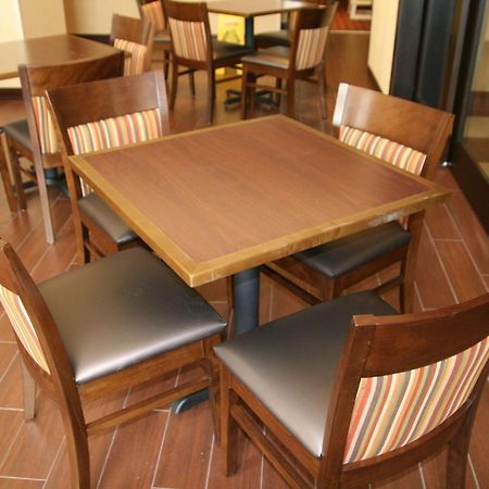 Hampton Inn & Suites Oxford-Anniston Ristorante foto